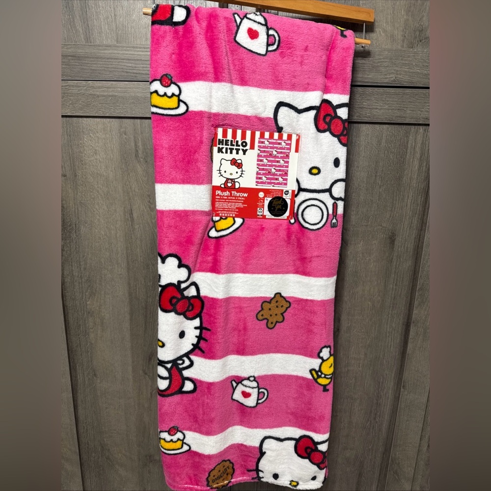 New Hello Kitty Cooking Pink & White Plush 50" x 70" Throw Blanket On Hanger